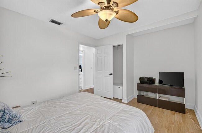 Building Photo - 2121 S Ocean Blvd