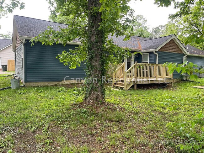 Building Photo - 1063 Givens Rd