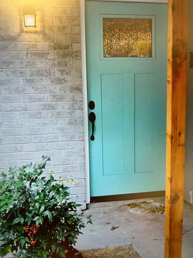 Building Photo - LIVINGSTON2701-03