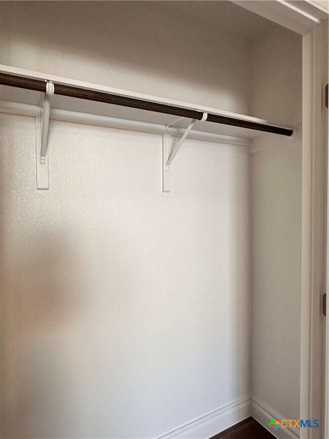 Building Photo - 2017 Ridge View Dr