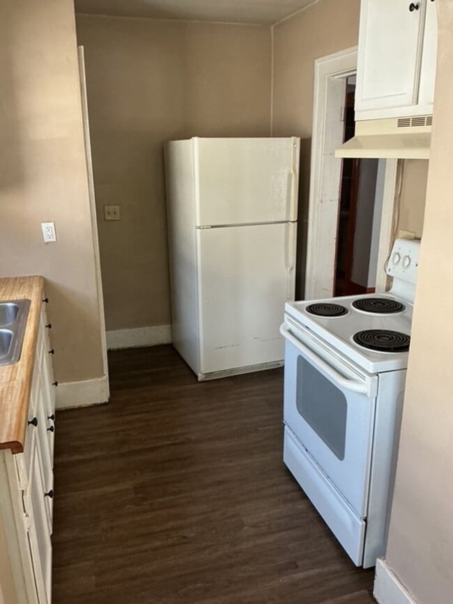 Building Photo - 3 Bedroom / 1 Bathroom House in Peoria