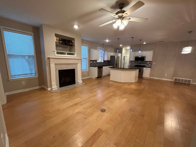 Building Photo - Large 3 bd 2.5 bath with all new paint! Fe...