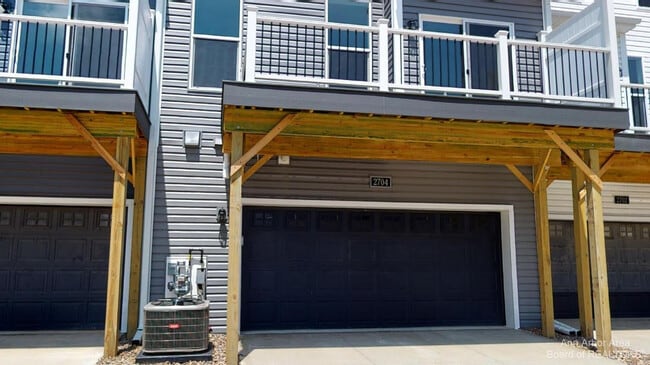 Building Photo - 2704 S Spurway Dr