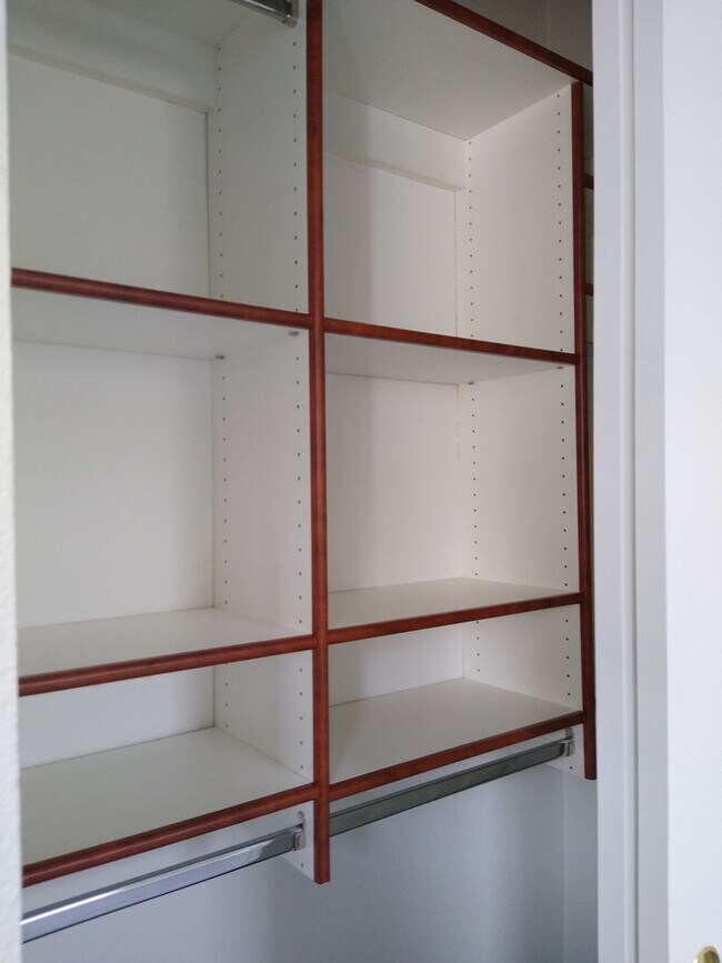 Building Photo - Stunning Highlands Ranch Townhome