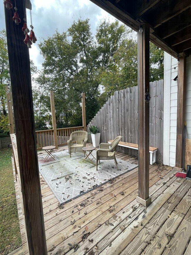 Building Photo - 561A Veritas St