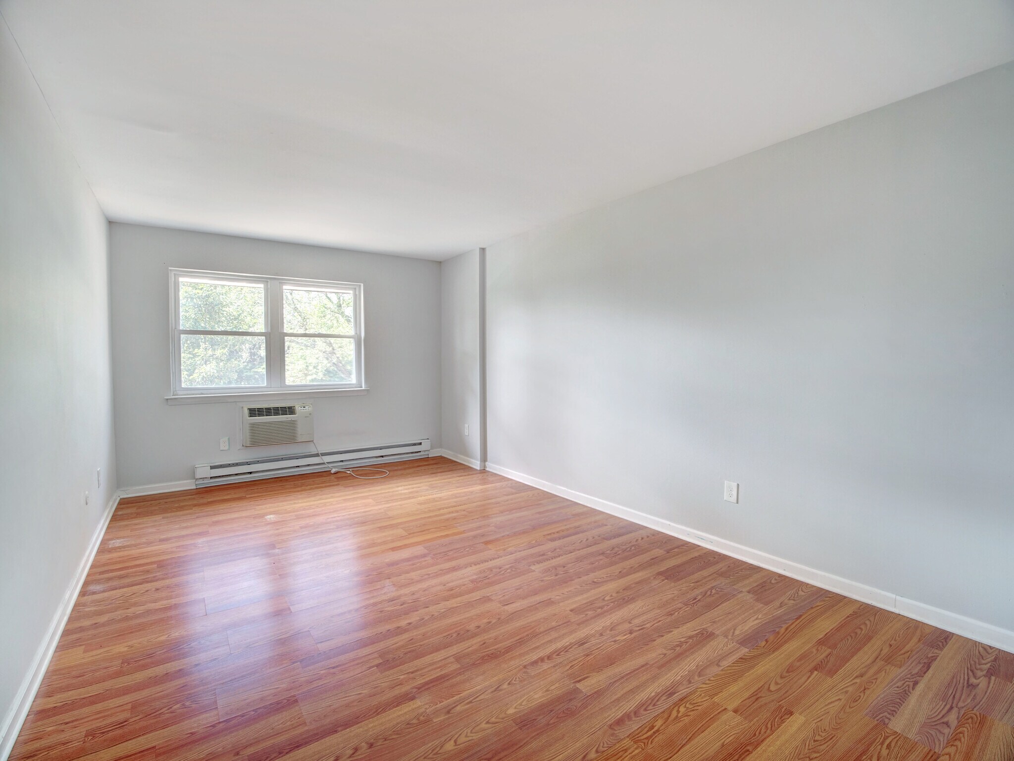 Building Photo - 807 Eves Dr