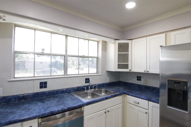 Building Photo - 10426 Cedar Towne Ln