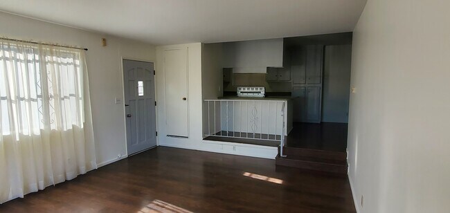 Building Photo - 1347 N Alvarado St