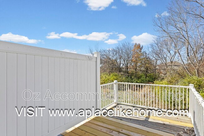 Building Photo - 2216 SW Rambling Vine Rd