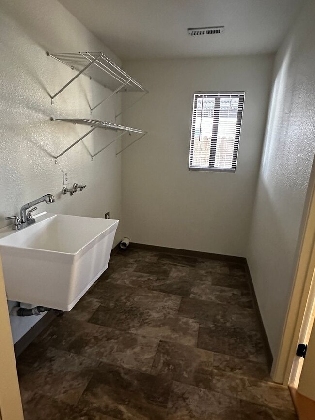 Building Photo - Remodeled Vintage home just 1 block from t...