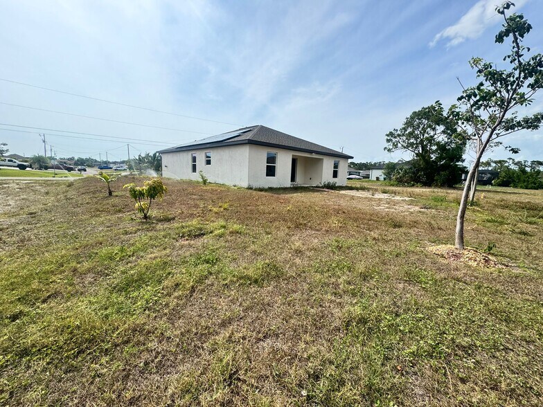 Building Photo - 2115 NW 24th Pl