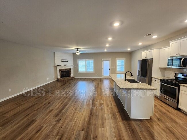 Building Photo - 2112 Sequoia Dr