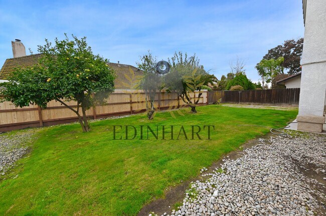 Building Photo - 2233 E Christopher Dr