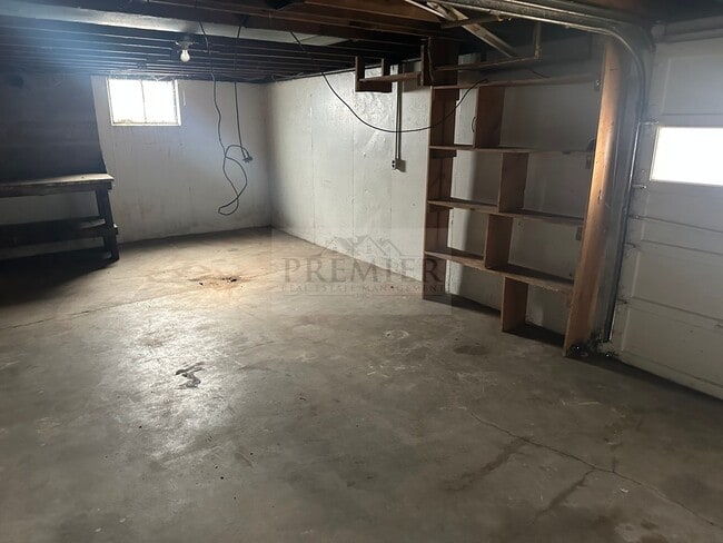 Building Photo - 2 Bd / 1 Ba -107 S Arlington Ave, Independence Rent $925- DUPLEX with garage