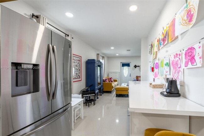 Building Photo - 320 S 28th Ave