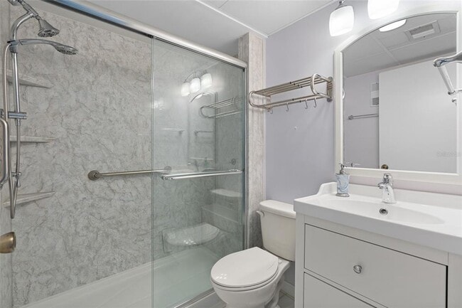 Building Photo - 209 NE Lincoln Cir N