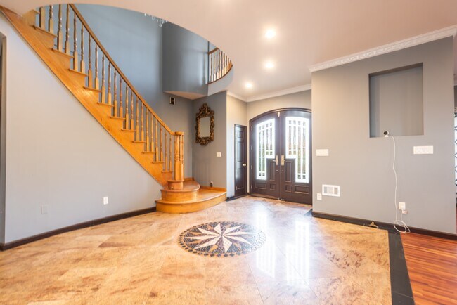 Building Photo - 53 Edward Ave