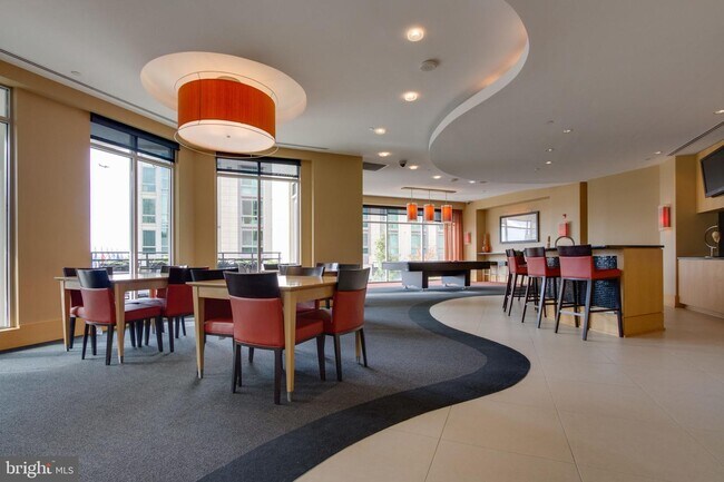 Building Photo - 155 Potomac Passage
