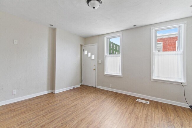 Building Photo - Coming Soon - Spacious 3 Bedroom, 1.5 Bath Home in North York - Central York School District.