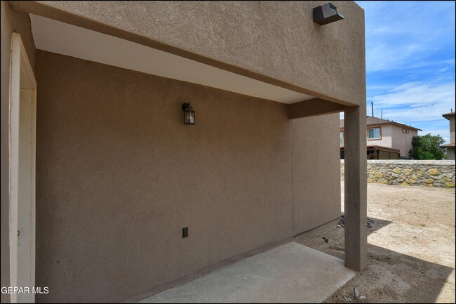 Building Photo - 621 Cedarwood Ave