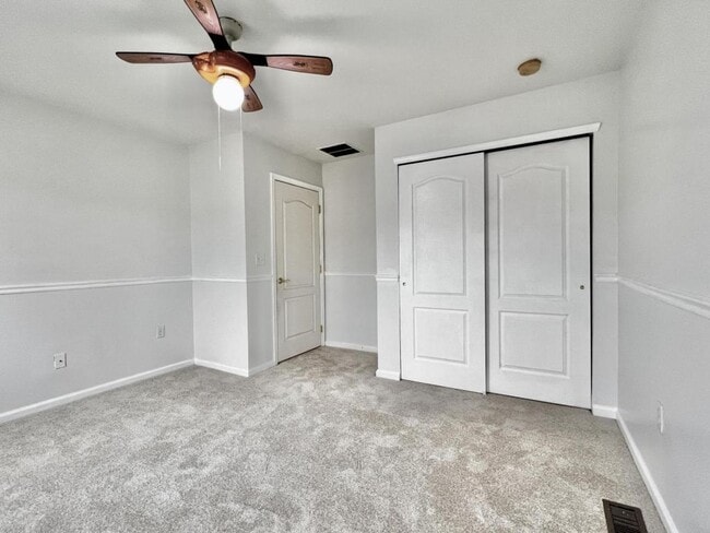 Building Photo - 211 Hawthorne Way