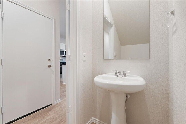 Building Photo - 234 Jackson Dr