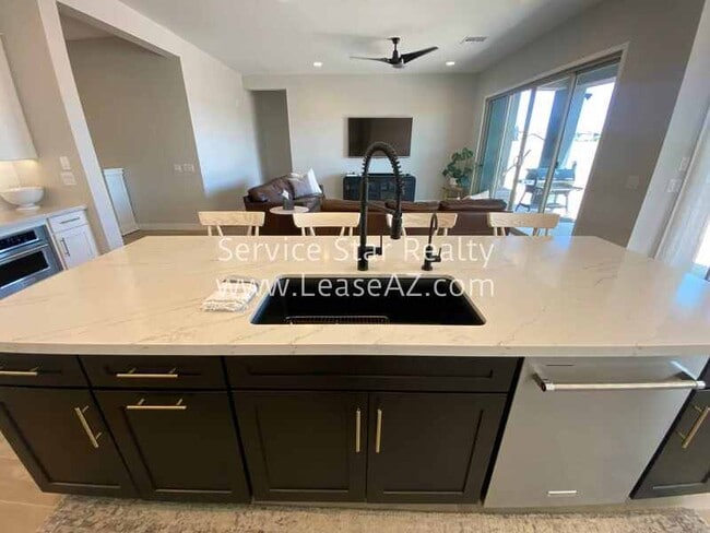 Building Photo - 9607 E Solina Ave