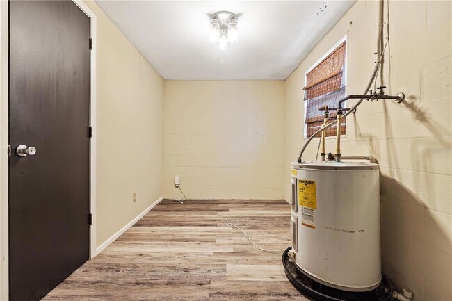 Building Photo - 3631 Anderson Ave