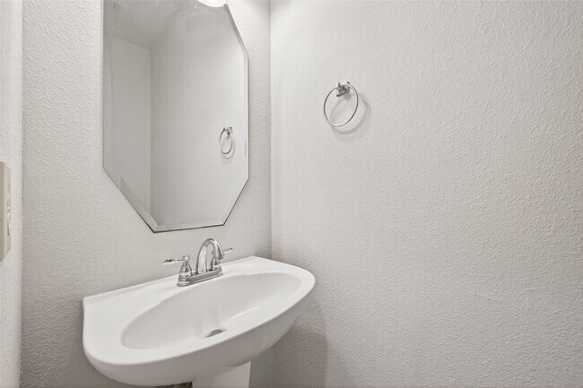 Building Photo - 8858 Distant Woods Dr