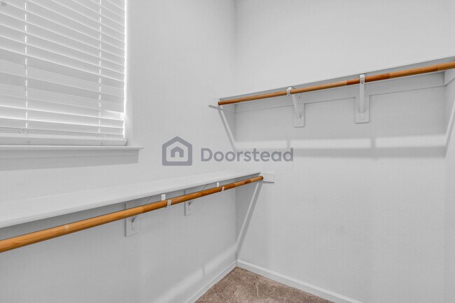 Building Photo - 1056 Knox Way