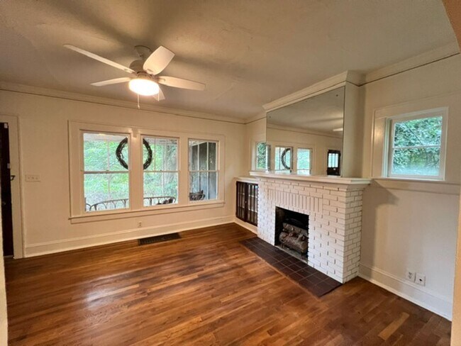 Building Photo - 3 Bed | 1 Bath Single Family Home