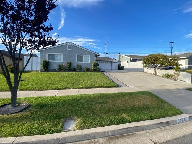 Building Photo - Updated 3 Bedroom Cypress House w/ 2 Car G...