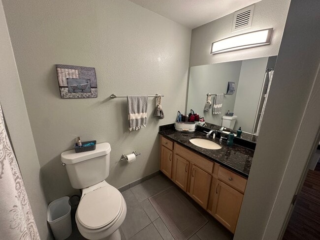 Building Photo - Executive 1 Bedroom Apartment right off 16th St. Mall - All Utilities Included!