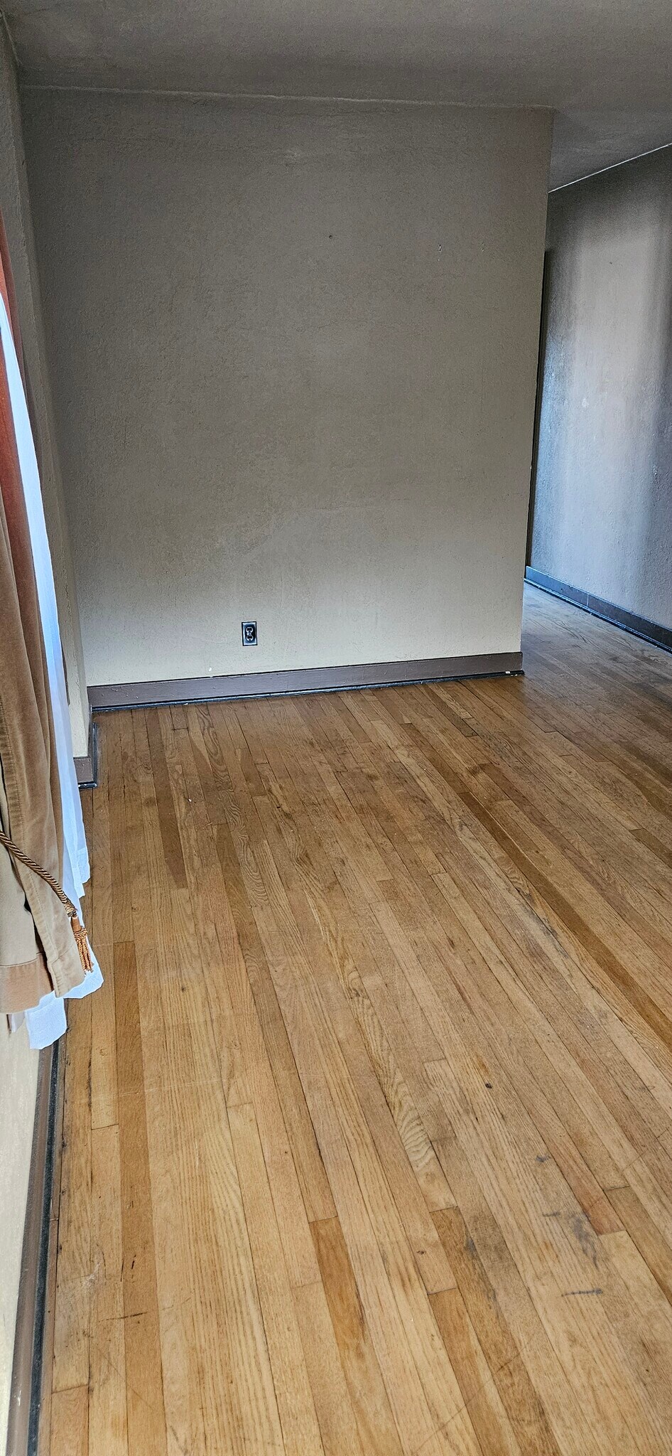 Living rm - 1740 W Riverside Ave