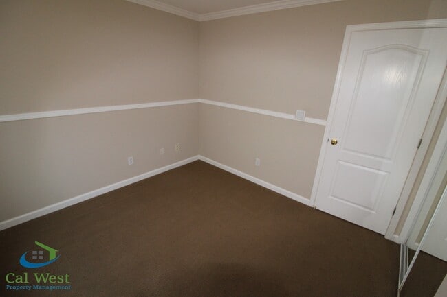 Building Photo - 390 Oleander Dr