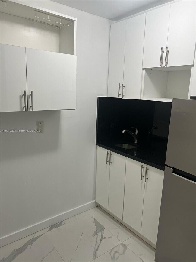 Building Photo - 9920 SW 32nd St