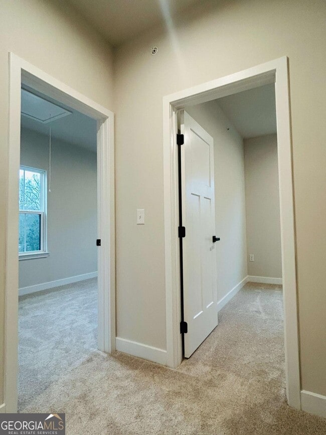 Building Photo - 420 Thatch Ter