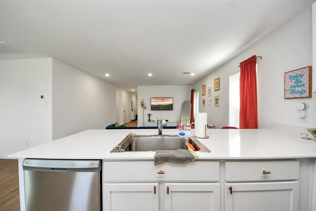 Building Photo - 21641 Balzola Ln