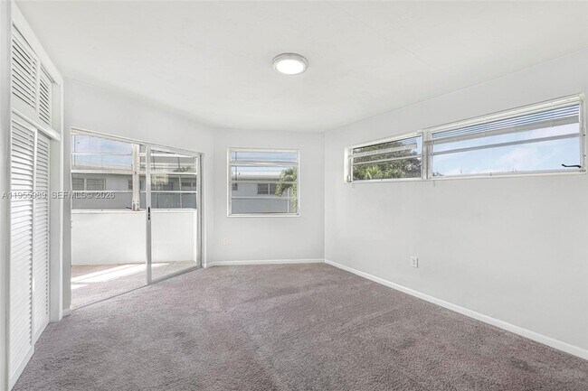 Building Photo - 1715 NE Miami Gardens Dr