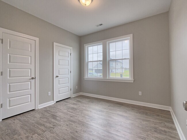 Building Photo - 602 Princess Anne Cir
