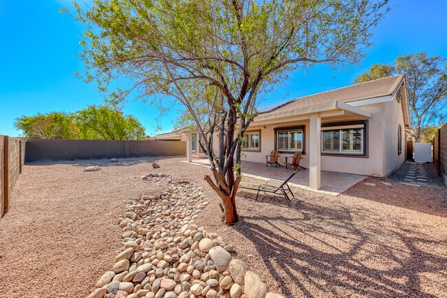 Building Photo - Carry Over Showing: This property has been shown before and will be rented to the first most qual...