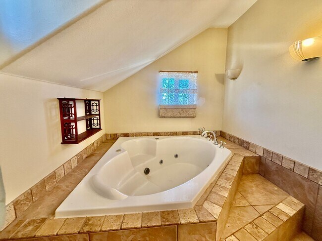 Building Photo - 4-BR Home with Horse Privileges in Apple Valley