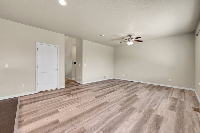 Building Photo - $2,650 - 4 Bed, 2.5 Bath Home with Fenced ...