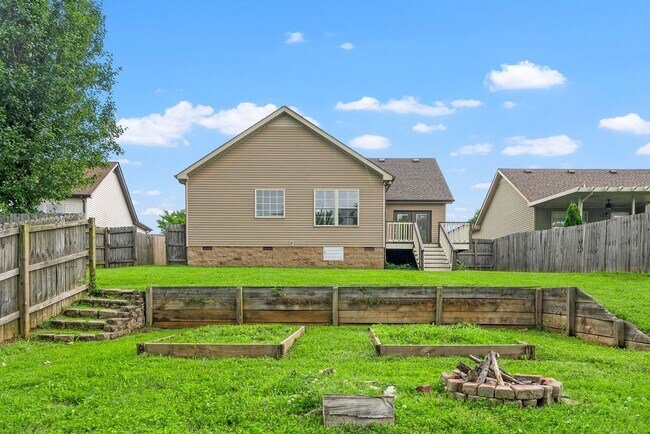Building Photo - 3 Bedroom 2 Full Bath Home For Rent!