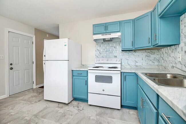 Building Photo - 2244 English Dr