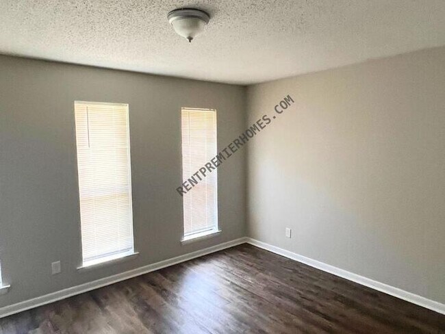 Building Photo - 508 Westfield Dr