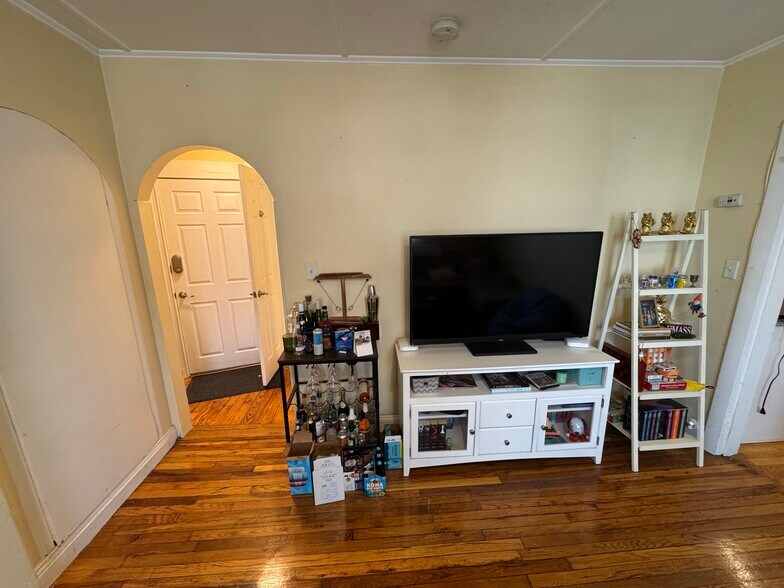 Building Photo - 41 Cross St