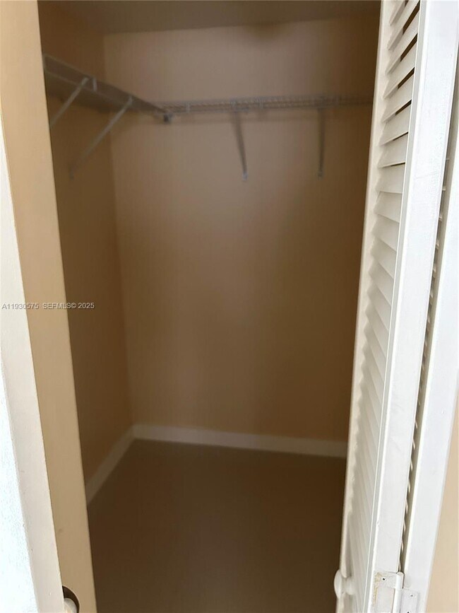 Building Photo - 7910 N Colony Cir