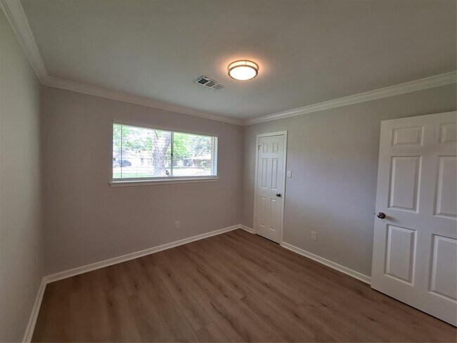 Building Photo - 9759 Ebb St