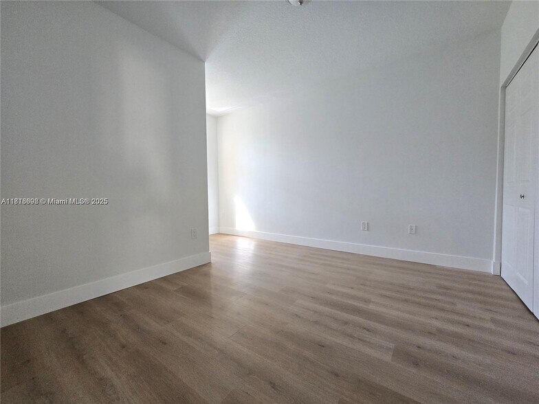 Building Photo - 129 Riverwalk Cir